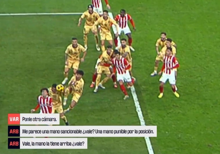 «Por la posición, me parece una mano sancionable; voy a reanudar con penalti sin tarjeta»